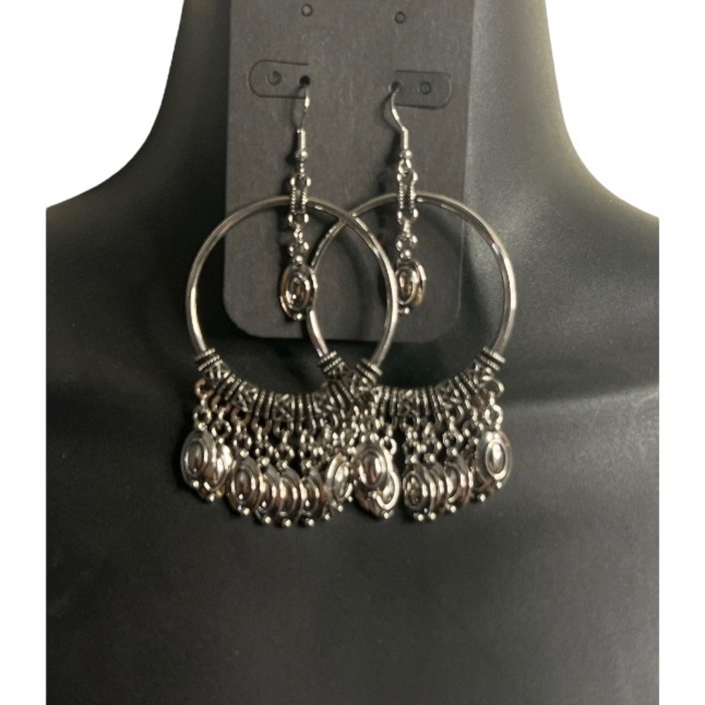 Silver hoop fashion earrings